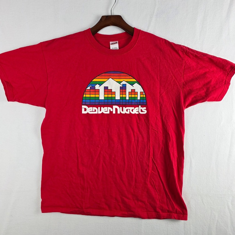 Anvil Men's Red Denver Nuggets Rainbow Skyline Vintage Graphic T-Shirt Size XL